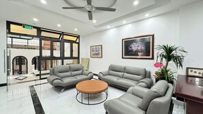 Lobby sitting area - Confetti Apartment (Hanoi)