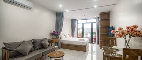 Lägenhet Basic | 1 sovrum, skrivbord, mörkläggningsgardiner och ljudisolering