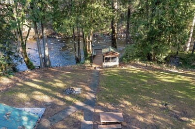 Charming River Front 3 Bed/3 Ba Home, Pet Friendly, Hot Tub, Ping Pong, Foosball