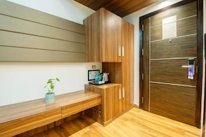 Deluxe Double or Twin Room | Desk, blackout drapes, iron/ironing board, bed sheets - Treebo Twin Tree (New Delhi)