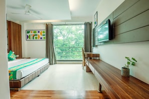 Deluxe Double or Twin Room | Desk, blackout drapes, iron/ironing board, bed sheets - Treebo Twin Tree (New Delhi)