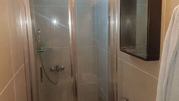 Bruser, hårtørrer, håndklæder, Sæbe