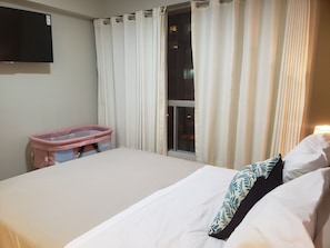 3 chambres, fer et planche à repasser, Wi-Fi, draps fournis