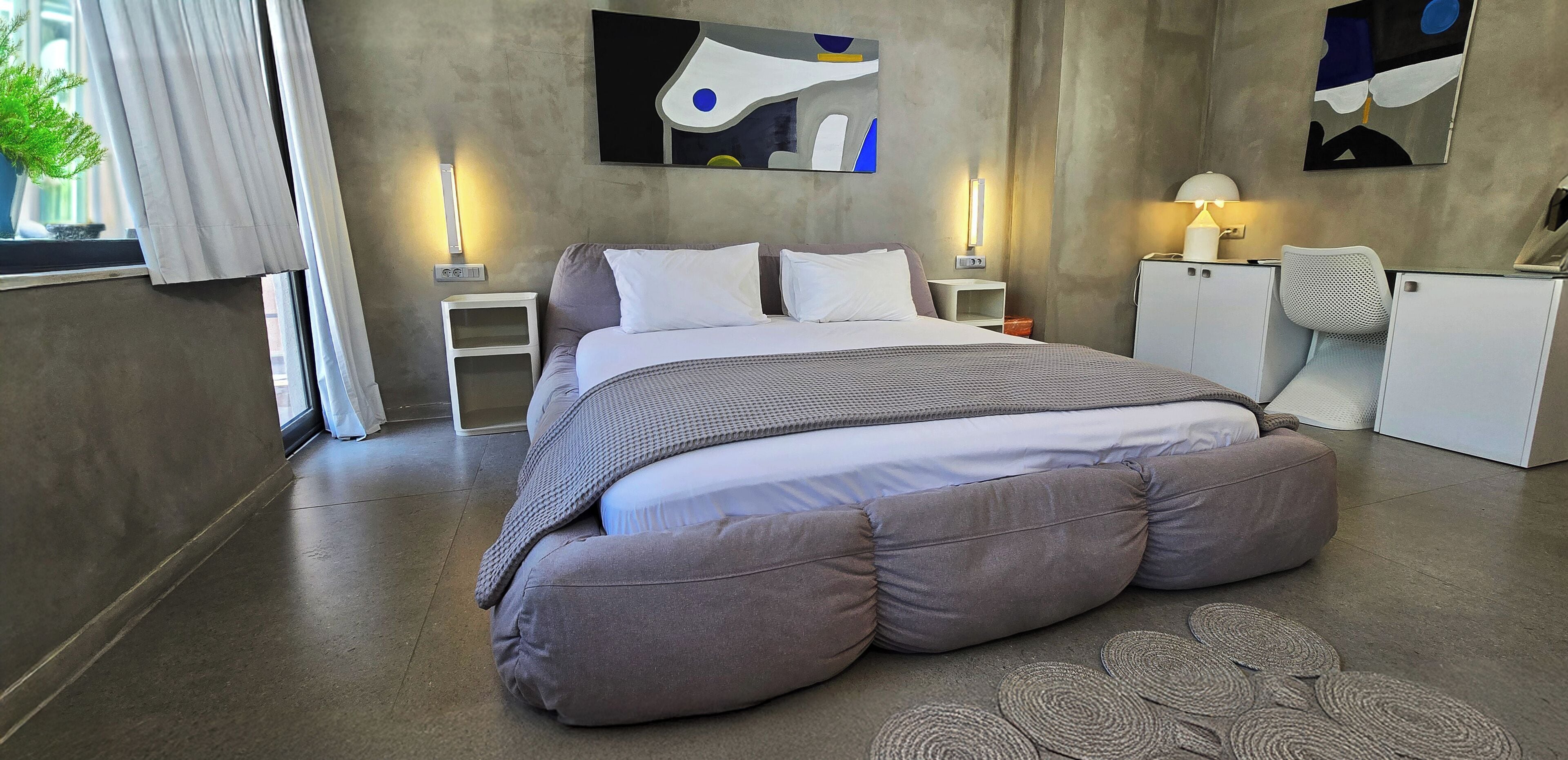 Deluxe Suite, Courtyard View | 1 bedroom, hypo-allergenic bedding, down comforters, pillowtop beds