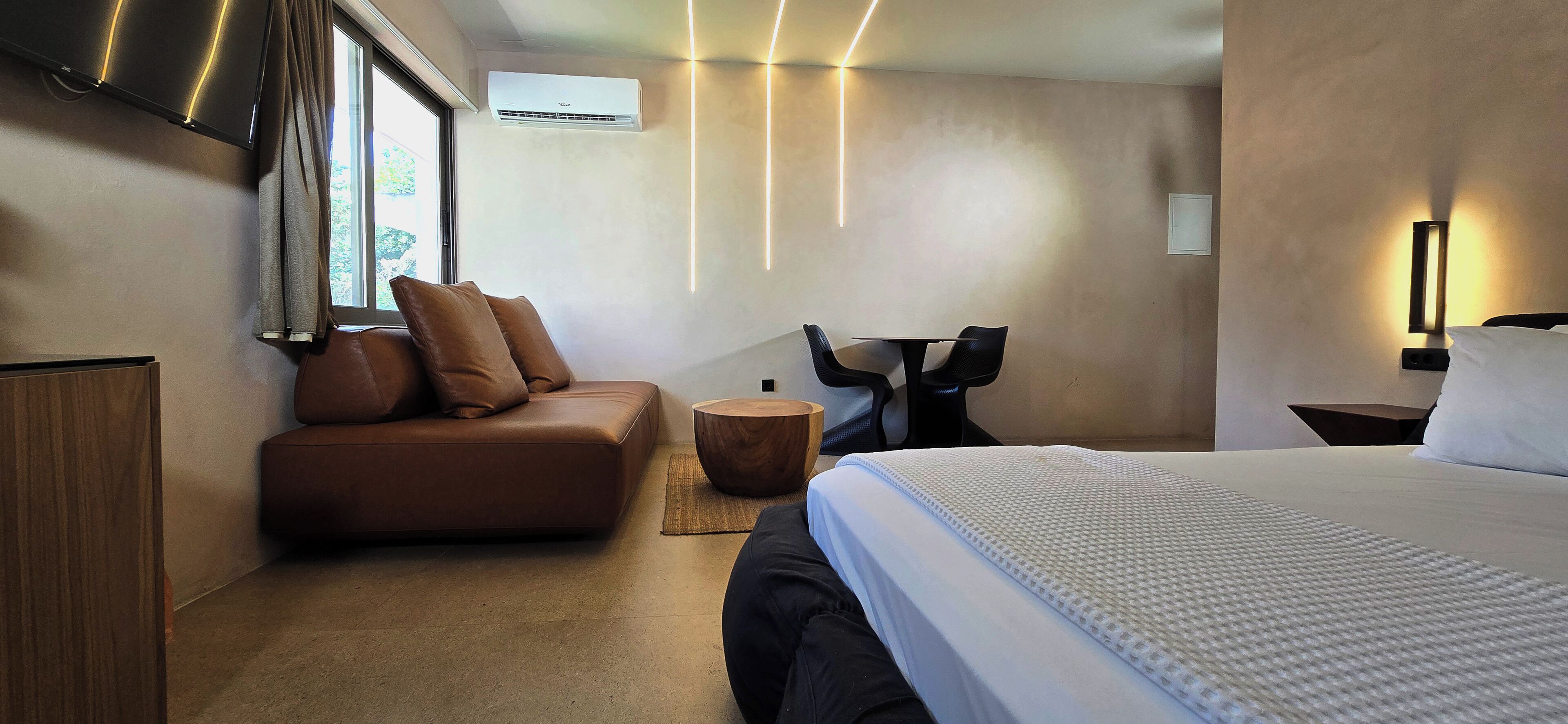 Deluxe Suite, Courtyard View | 1 bedroom, hypo-allergenic bedding, down comforters, pillowtop beds