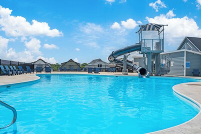 Epic Branson Escape | 10BR Home w/ Pool, Deck, Arcade & Free Show Tix