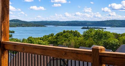 Epic Branson Escape | 10BR Home w/ Pool, Deck, Arcade & Free Show Tickets!