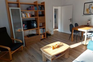 Una Smart TV, un reproductor de DVD