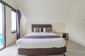 Villa, 1 Bedroom | Desk, free WiFi, bed sheets - Collection O 93732 Villa Opung (Cipanas)