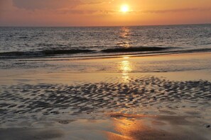 Una spiaggia nelle vicinanze