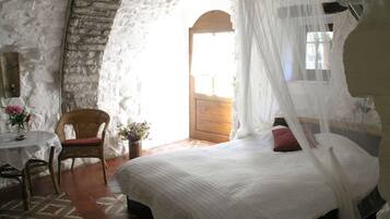 3 bedrooms, iron/ironing board