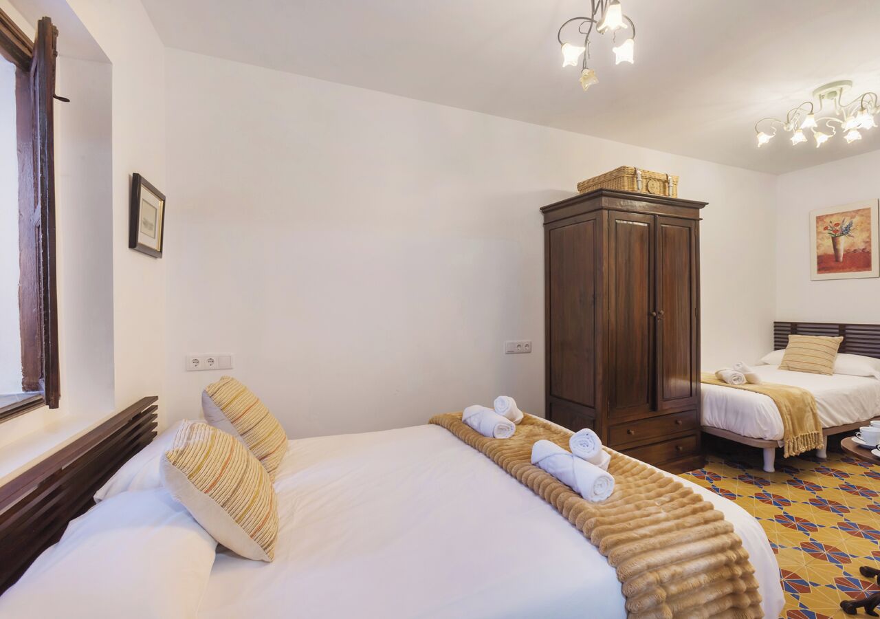 Quarto casal família | Roupas de cama antialérgicas, edredons de pluma, Wi-Fi de cortesia