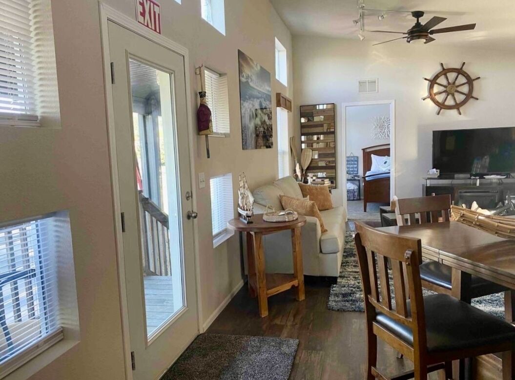 Smart TV, fireplace, books