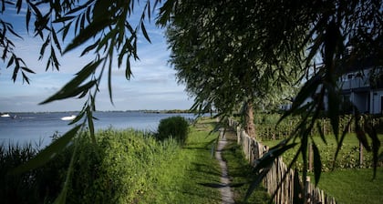 Hausboot in Offingawier mit Meerblick