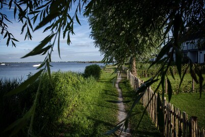 Houseboat in Offingawier with Sea View