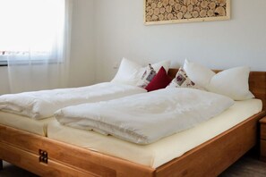 2 makuuhuonetta, vauvan matkasänky