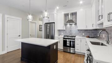 Microwave, stovetop, dishwasher, coffee/tea maker