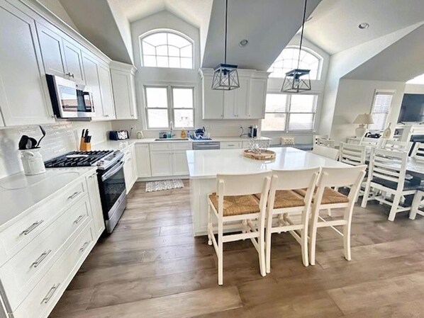 Microwave, stovetop, dishwasher, coffee/tea maker - 109 55th Street East (Sea Isle City)