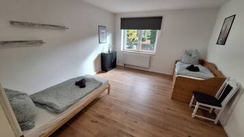 2 bedrooms, iron/ironing board, free WiFi, bed sheets