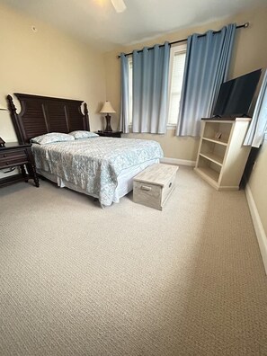 5 Schlafzimmer, Bügeleisen/Bügelbrett