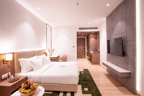 มินิบาร์, พื้นที่ทำงานแบบใช้แล็ปท็อป, เตารีด/โต๊ะรีดผ้า, Wi-Fi ฟรี