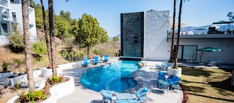 Velmore Kasauli โดย Royal Orchid