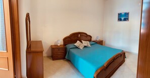 1 chambre, fer et planche Ă repasser, Wi-Fi, draps fournis