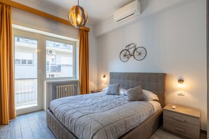 Quarto casal conforto, sacada | Escrivaninha, espaço de trabalho para notebook