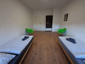 2 bedrooms, iron/ironing board, free WiFi, bed sheets