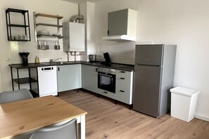 Kühlschrank, Ofen, Herdplatte, Geschirrspüler
