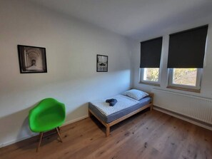 2 bedrooms, iron/ironing board, free WiFi, bed sheets - Komplett neu Renovierte, Zentrale 2-zimmer-wohnung in Hagen mit Balkon (Hagen)