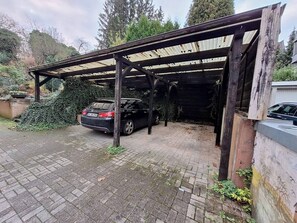 Property grounds - Komplett neu Renovierte, Zentrale 2-zimmer-wohnung in Hagen mit Balkon (Hagen)