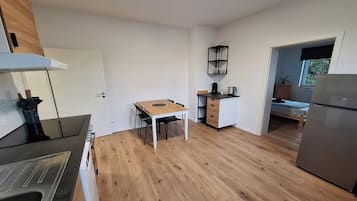 Kühlschrank, Ofen, Herdplatte, Geschirrspüler
