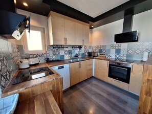 Kühlschrank, Ofen, Herdplatte, Geschirrspüler