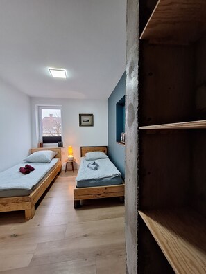 3 dormitoris, planxa i posts de planxar, wifi gratuïta i roba de llit