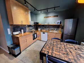 Frigorífic, microones, forn i placa de cuina
