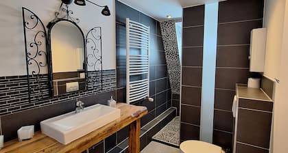 Large central apartment in Bielefeld for up to 8 people.