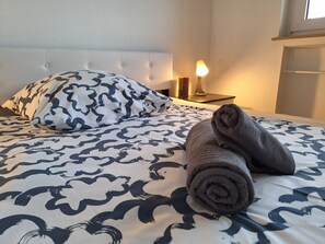 2 Schlafzimmer, Reisekinderbett, kostenloses WLAN, Bettwäsche