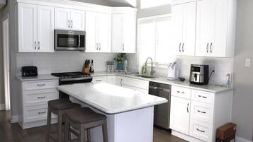 Microwave, stovetop, dishwasher, coffee/tea maker