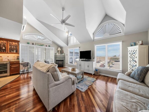 Télévision, cheminée, lecteur de DVD