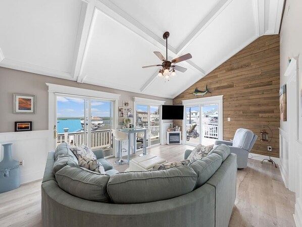 Télévision, cheminée