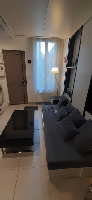 Télévision, livres, écrans d'ordinateur