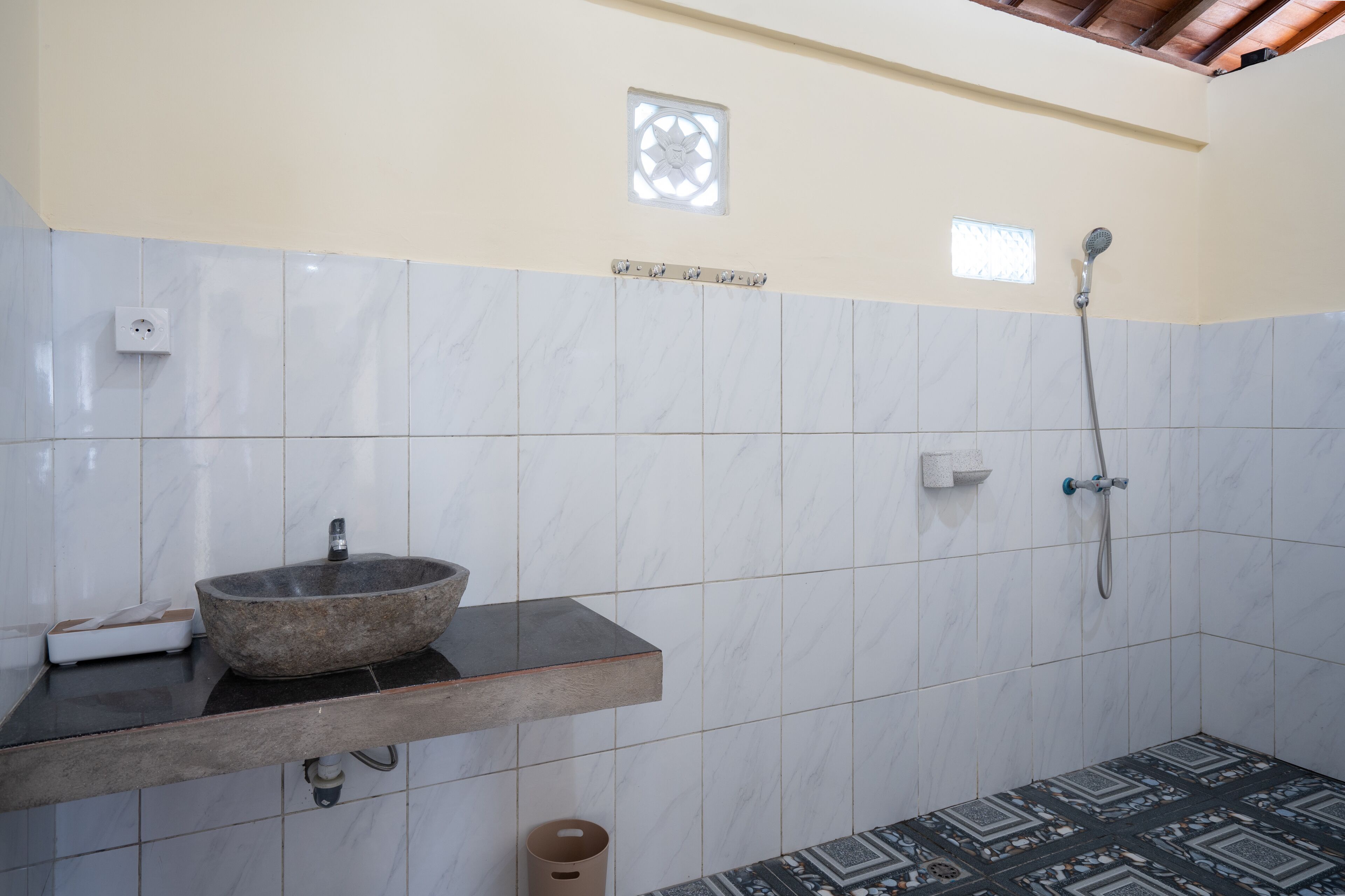 디럭스 스위트, 수영장 전망 | 욕실 | 샤워 시설, 무료 세면용품, 타월