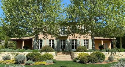 Spacious 5-bedroom house with AC and WiFi in brilliant Aix en Provence