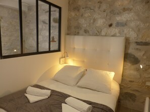 Studio Tradisional, 1 kamar tidur | Dilengkapi dengan perabotan berbeda-beda, meja kerja, dan kedap suara