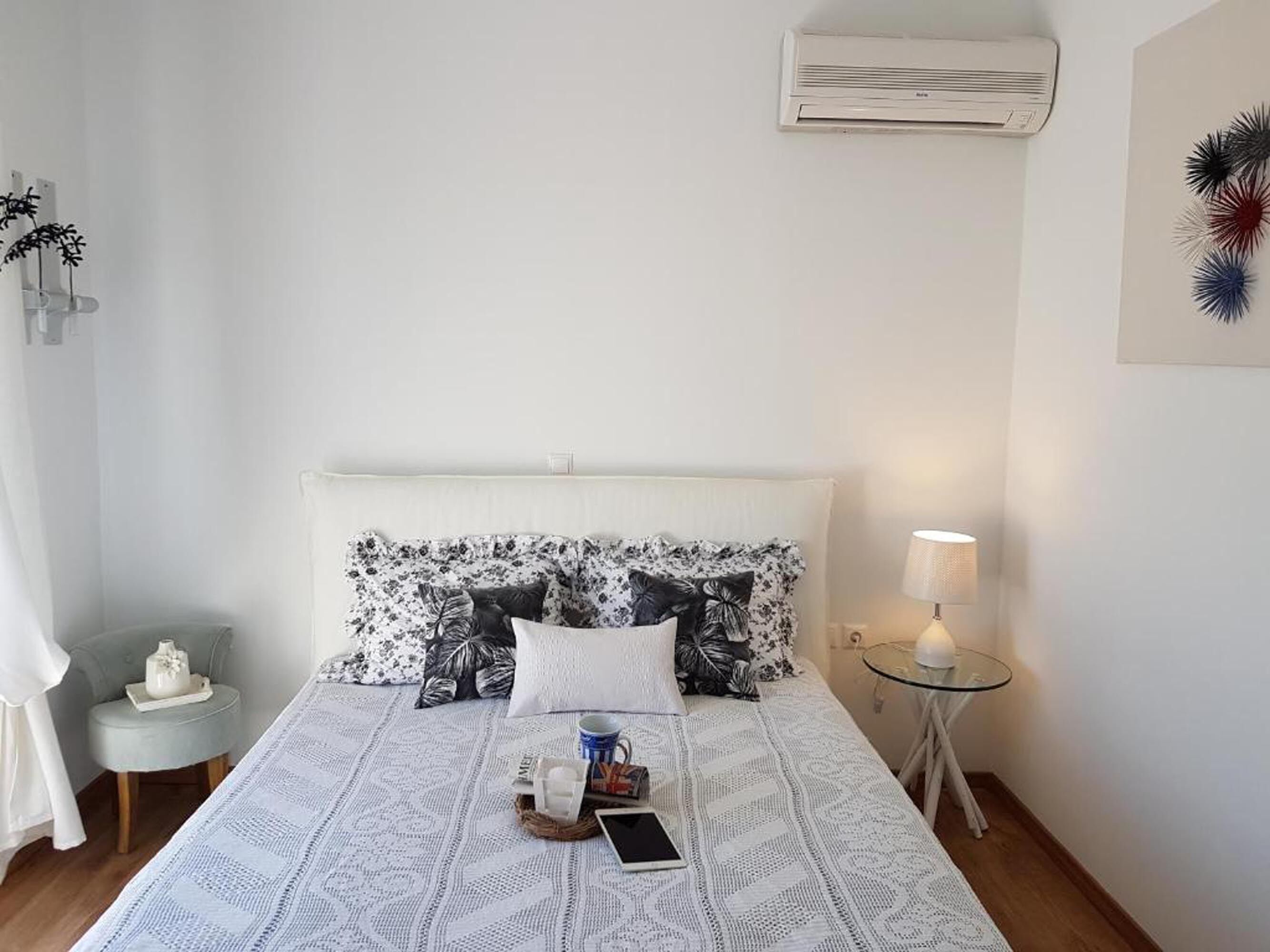 3 habitaciones, tabla de planchar con plancha, wifi y ropa de cama 