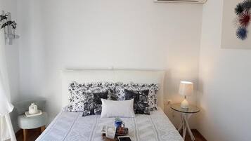 3 habitaciones, tabla de planchar con plancha, wifi y ropa de cama