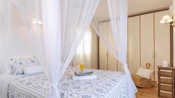 3 habitaciones, tabla de planchar con plancha, wifi y ropa de cama