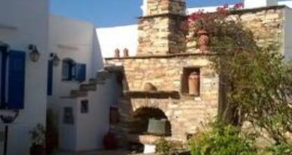 Traditional Apartment In The Center Of Artemonas, Sifnos