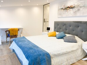 1 chambre, bureau, fer et planche à repasser, Wi-Fi gratuit